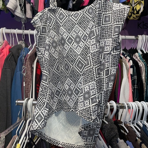 Ladies bikini top work out shirt no tag is cut looks medium looks new - Picture 5 of 5